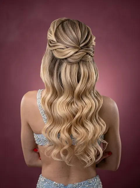 Semi preso com ondas, penteado da Amanda Giaretton