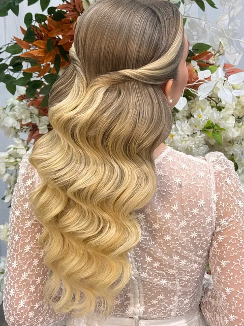 Ondas Indestrutíveis de costas, em feira de noivas