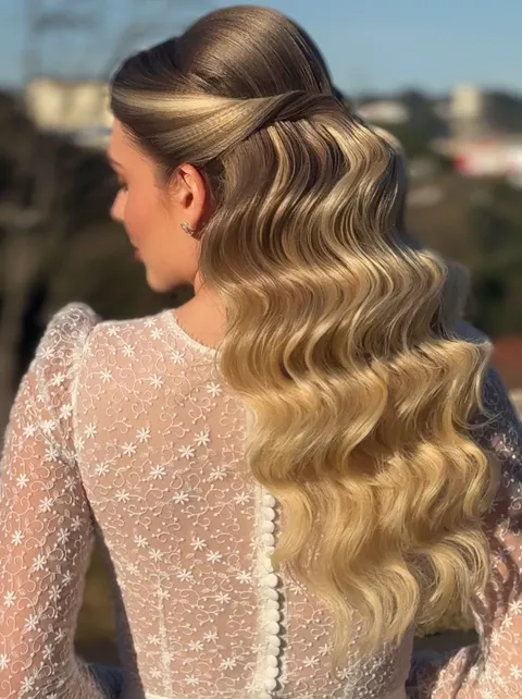 Noiva com Ondas Indestrutíveis ao ar livre