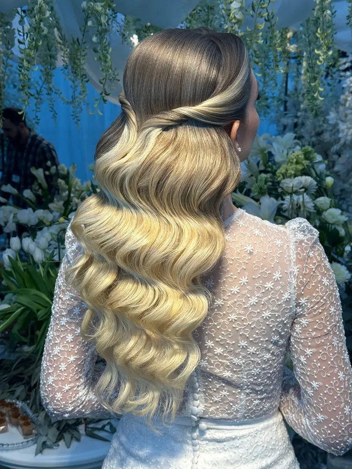 Ondas Indestrutíveis vistas de lado, em feira de noivas