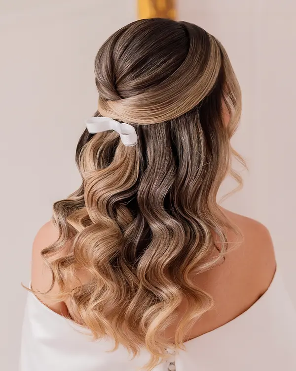 Penteado feito por Amanda Giaretton em atendimento