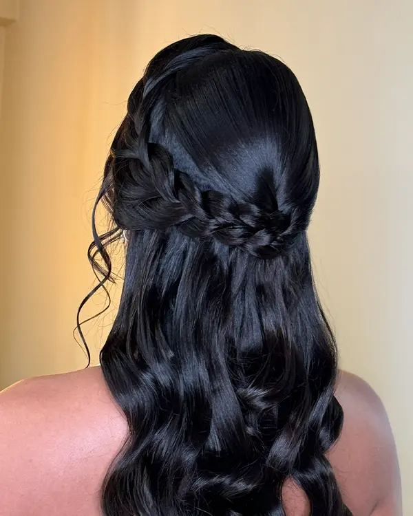 Penteado feito por Amanda Giaretton em atendimento
