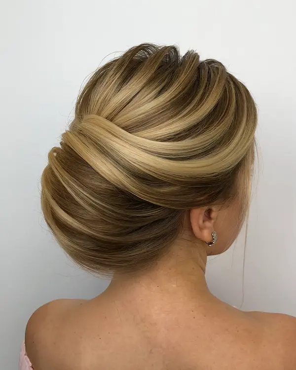 Penteado feito por Amanda Giaretton em atendimento