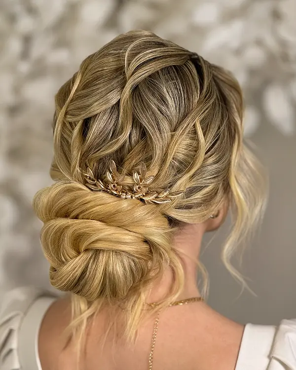 Penteado feito por Amanda Giaretton em atendimento