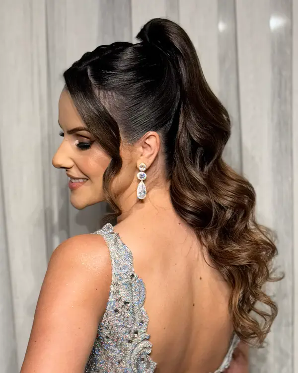 Penteado feito por Amanda Giaretton em atendimento