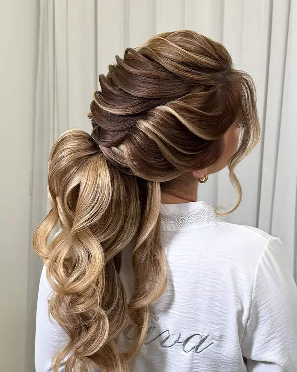Penteado feito por Amanda Giaretton em atendimento